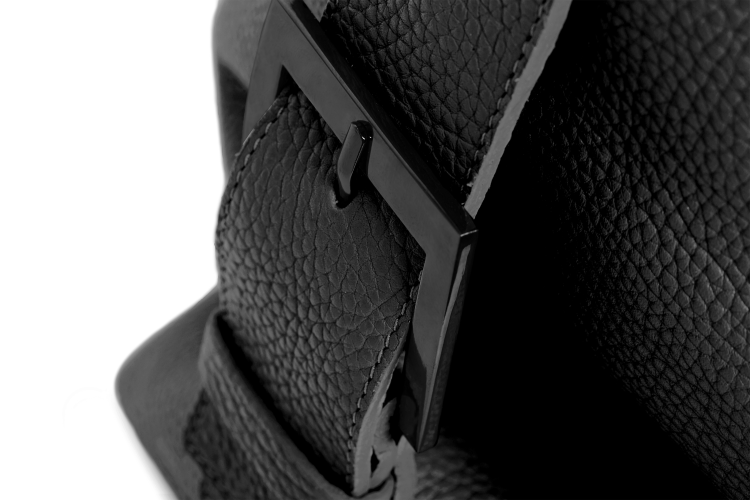 VIVIANE torebka skórzana na ramię czerń  detal zapięcia – MILAMIE Warsaw