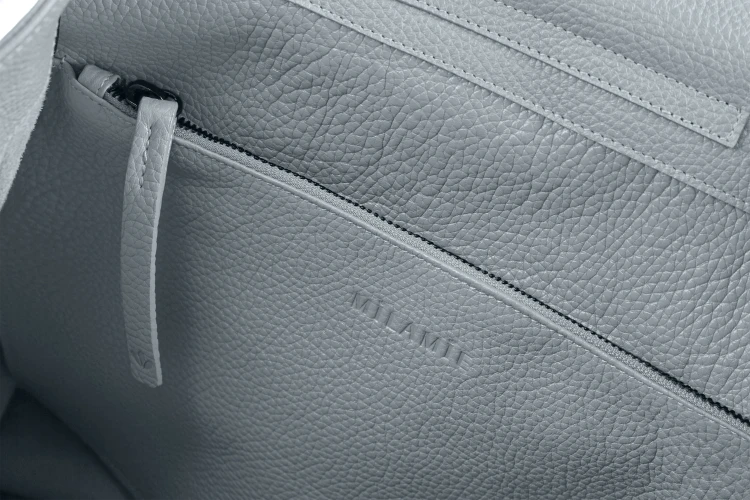 VIVIANE torebka skórzana na ramię gołębia szarość detal zapięcia – MILAMIE Warsaw