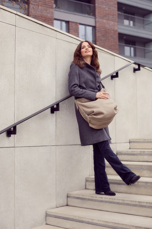 VIVIANE torebka skórzana na ramię beż piaskowa stylizacja – MILAMIE Warsaw