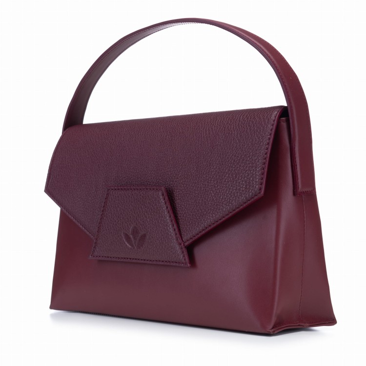 KELLY torebka klasyczna skórzana bordo – widok z boku – MILAMIE Warsaw