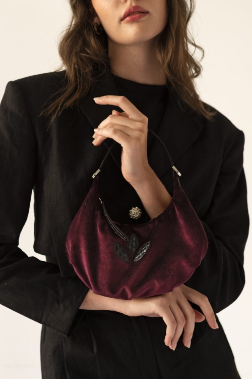 MONICA torebka wieczorowa skórzana bordo stylizacja – MILAMIE Warsaw