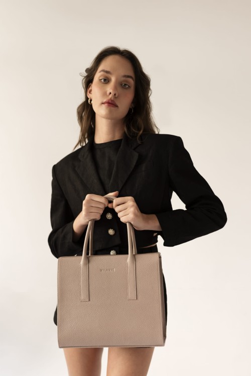 AUDREY shopper skórzany damski róż pudrowy stylizacja – MILAMIE Warsaw