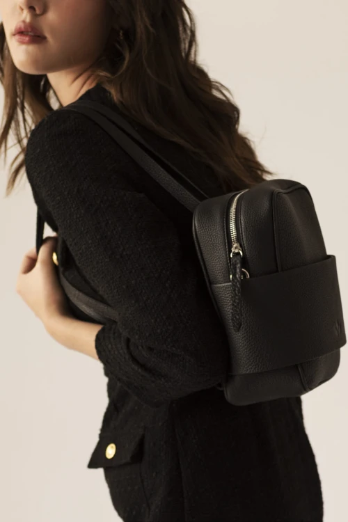 MAYA torebka skórzana na ramię czerń stylizacja – MILAMIE Warsaw