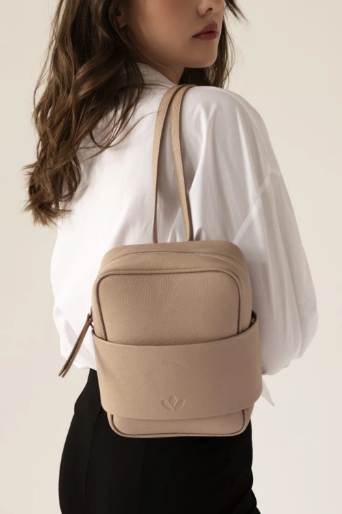 MAYA torebka skórzana na ramię róż pudrowy stylizacja – MILAMIE Warsaw