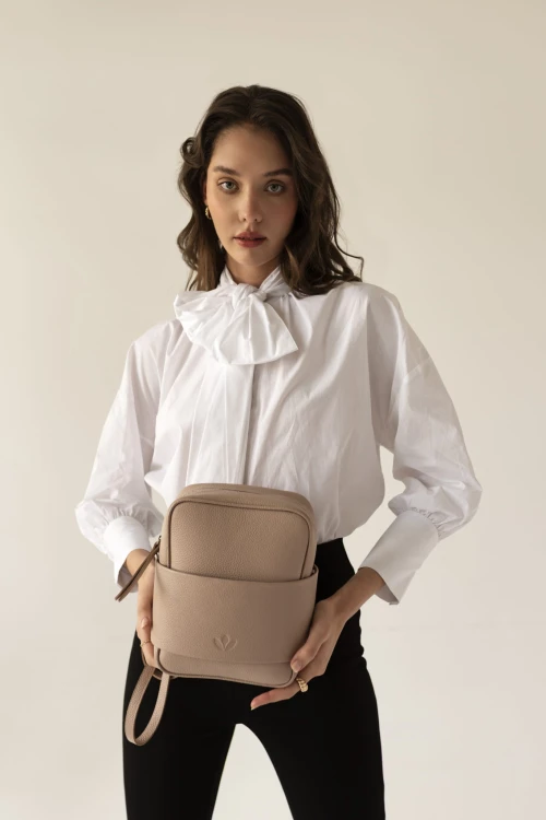 61.MAYA torebka skórzana na ramię róż pudrowy stylizacja – MILAMIE Warsaw