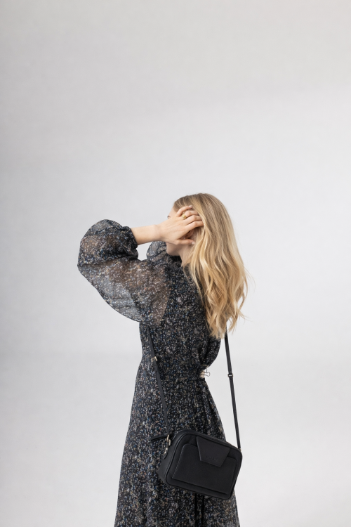 LEA torebka skórzana na ramię granat nocny stylizacja – MILAMIE Warsaw